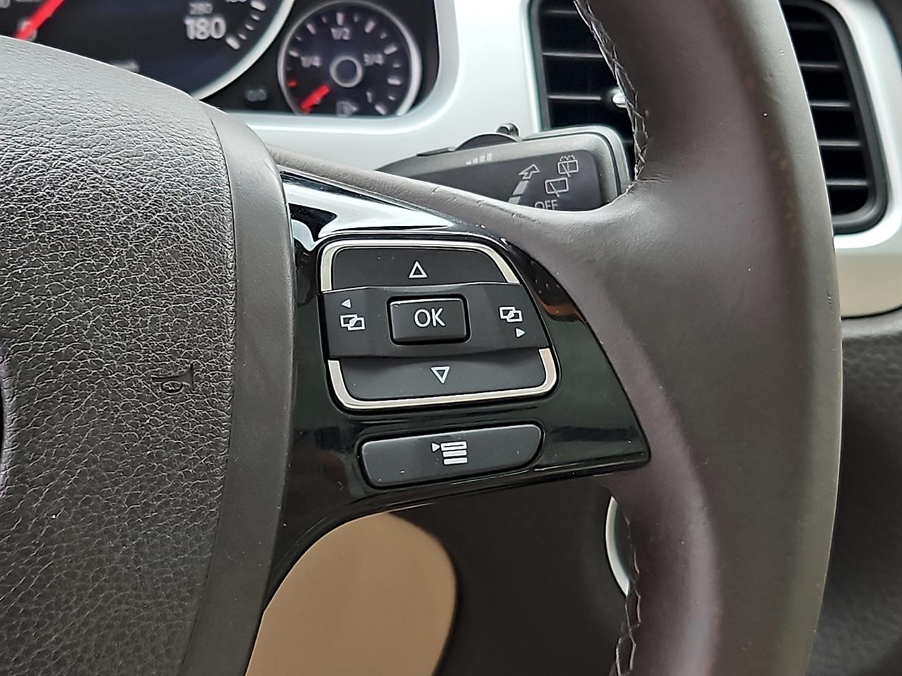 Volkswagen Touareg 4dr 3.6L Sport w/Nav 2014