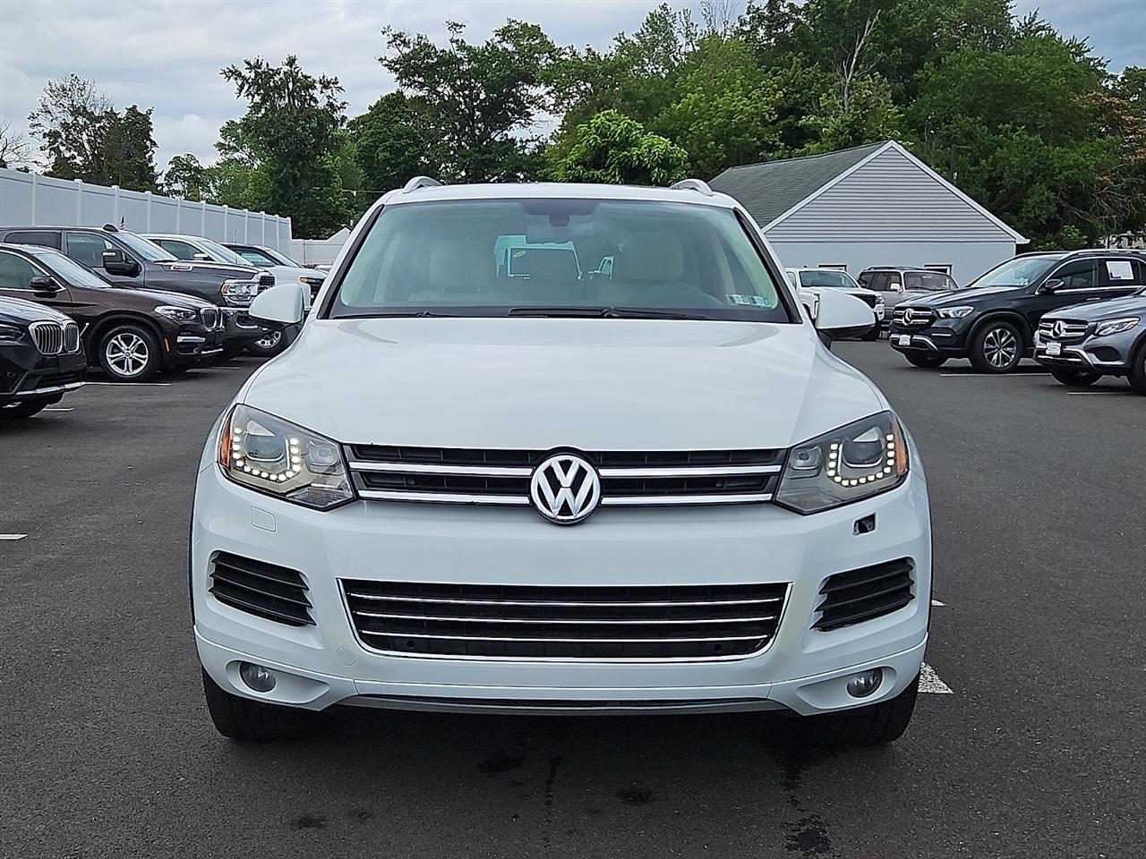 Volkswagen Touareg 4dr 3.6L Sport w/Nav 2014