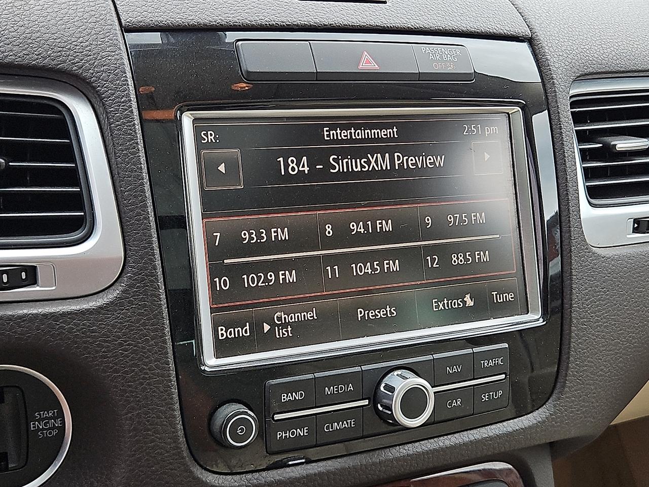 Volkswagen Touareg 4dr 3.6L Sport w/Nav 2014