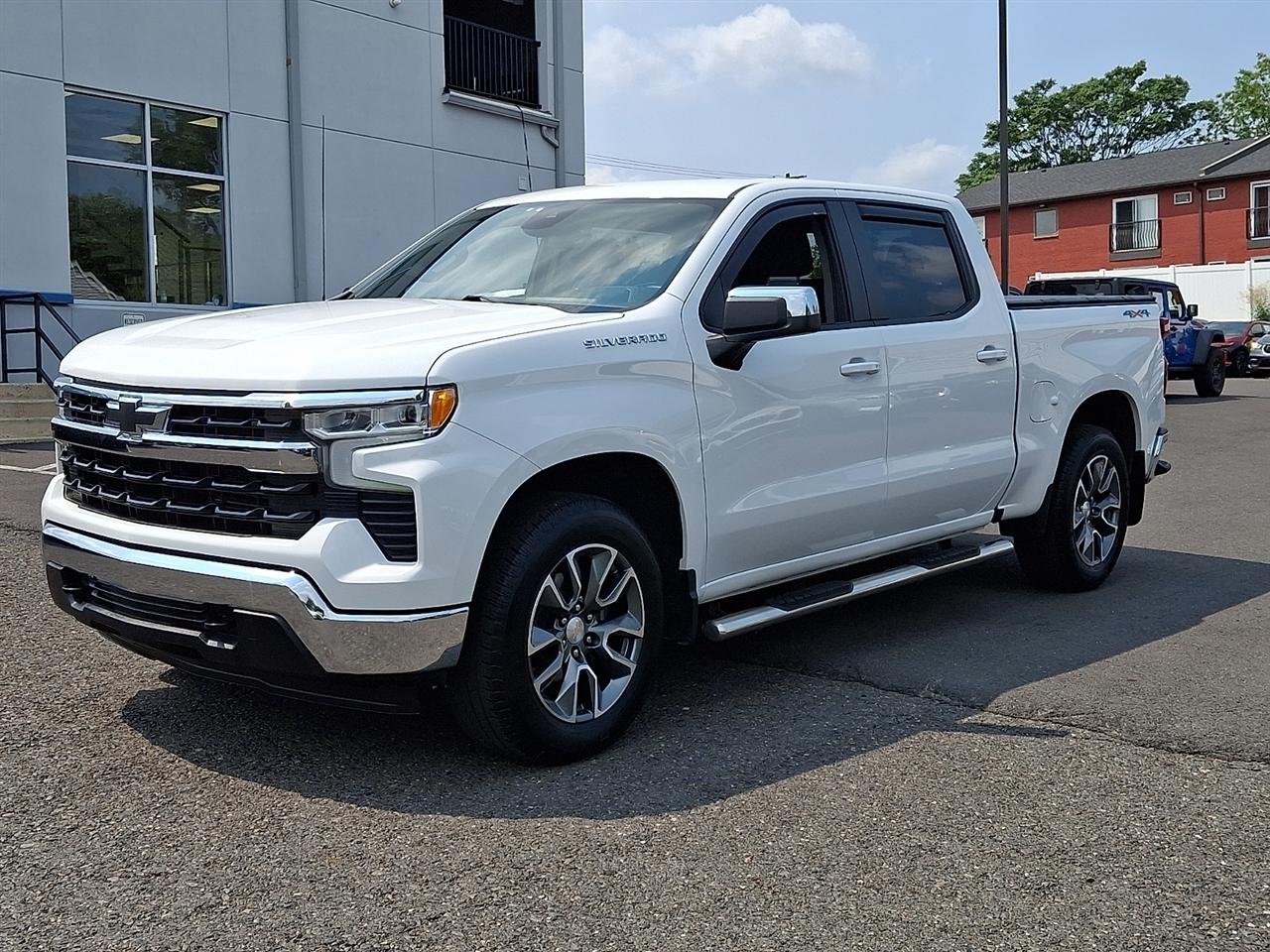 Chevrolet Silverado 1500 4WD Crew Cab 147" LT w/2FL 2024
