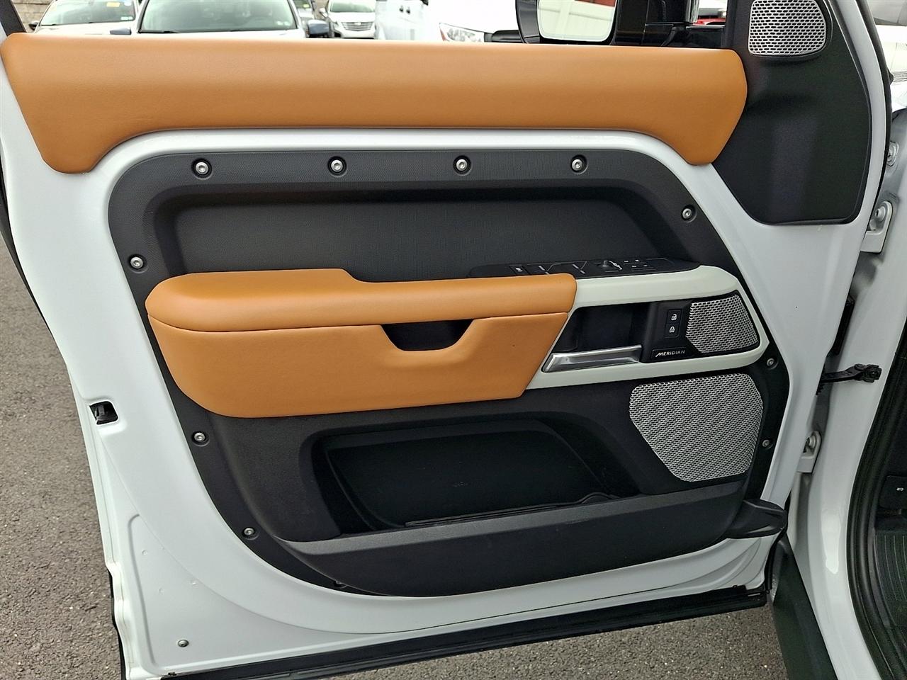 Land Rover Defender 130 S AWD 2023