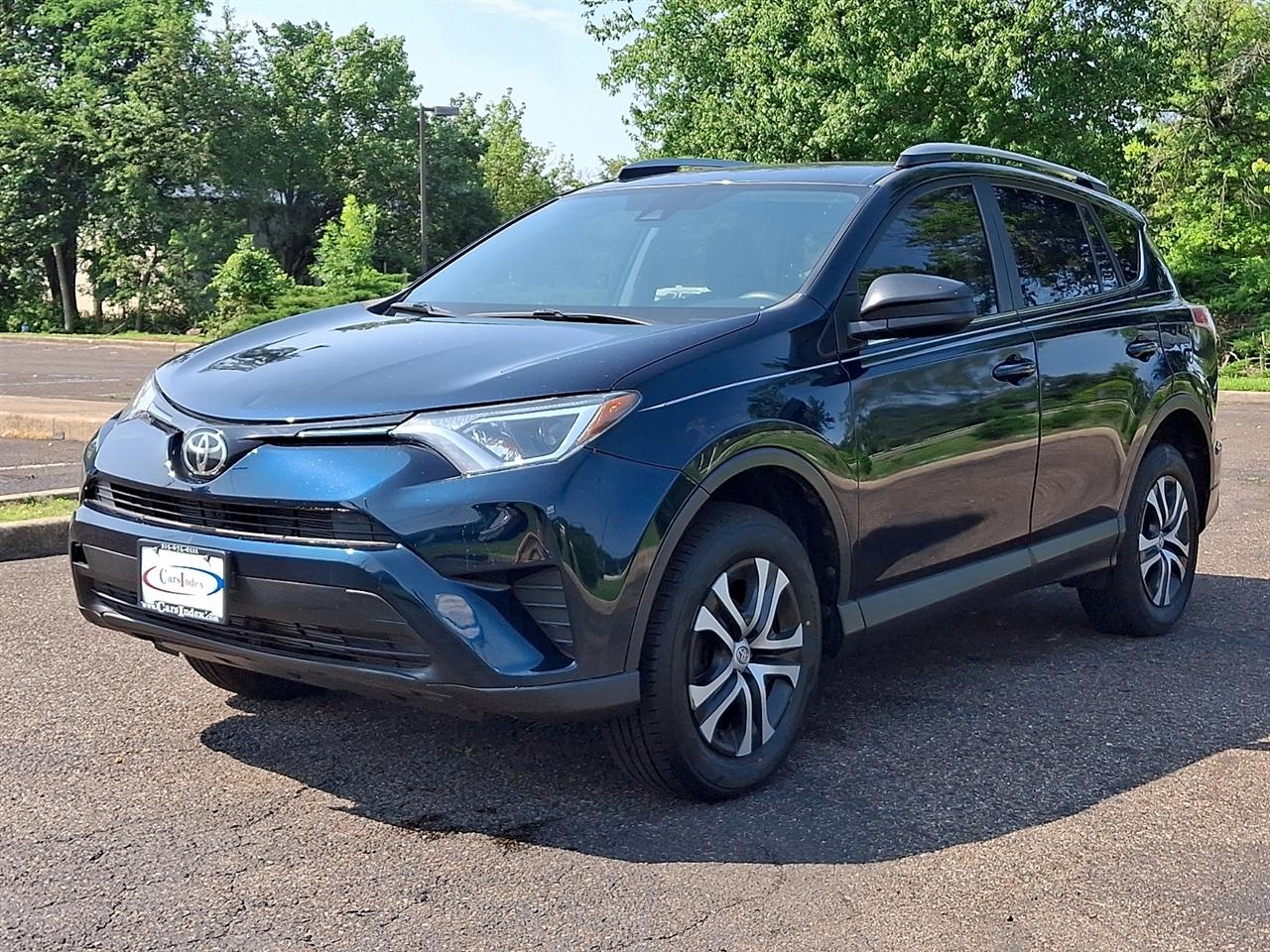 Toyota RAV4 LE FWD (Natl) 2017