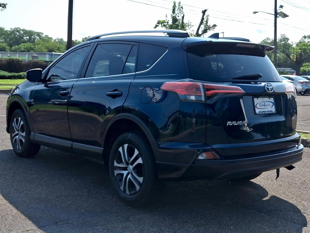 Toyota RAV4 LE FWD (Natl) 2017