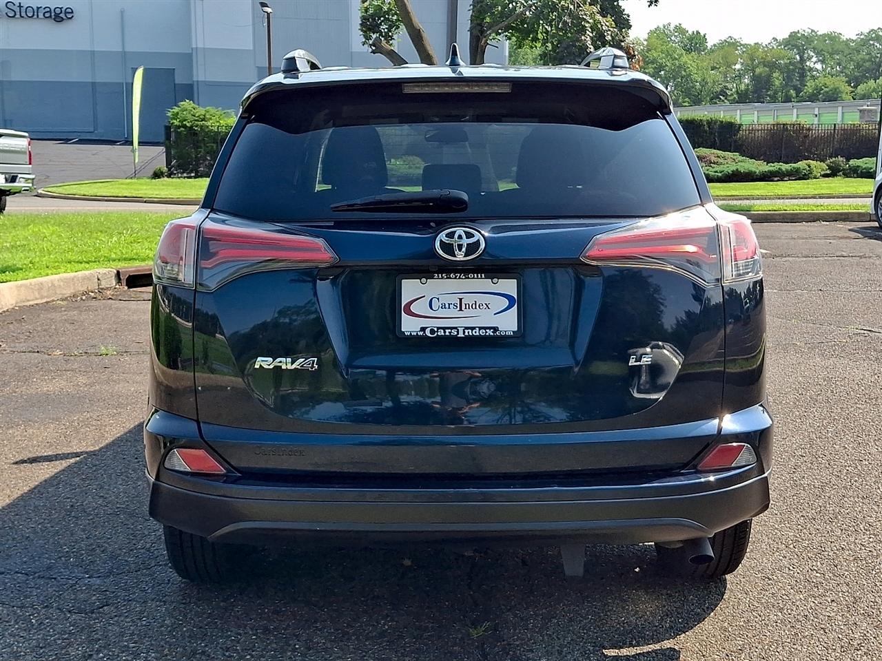 Toyota RAV4 LE FWD (Natl) 2017