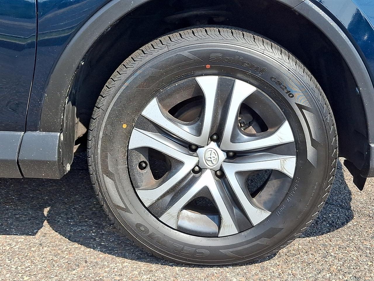 Toyota RAV4 LE FWD (Natl) 2017