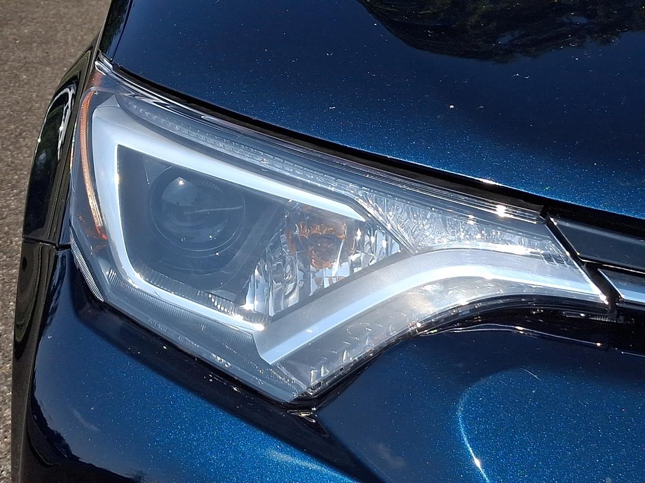 Toyota RAV4 LE FWD (Natl) 2017