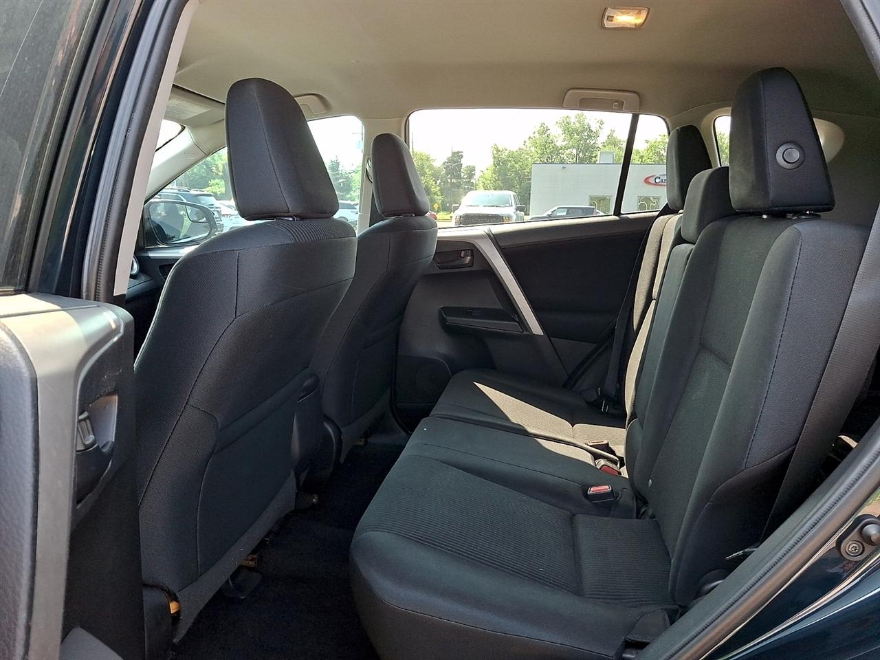 Toyota RAV4 LE FWD (Natl) 2017