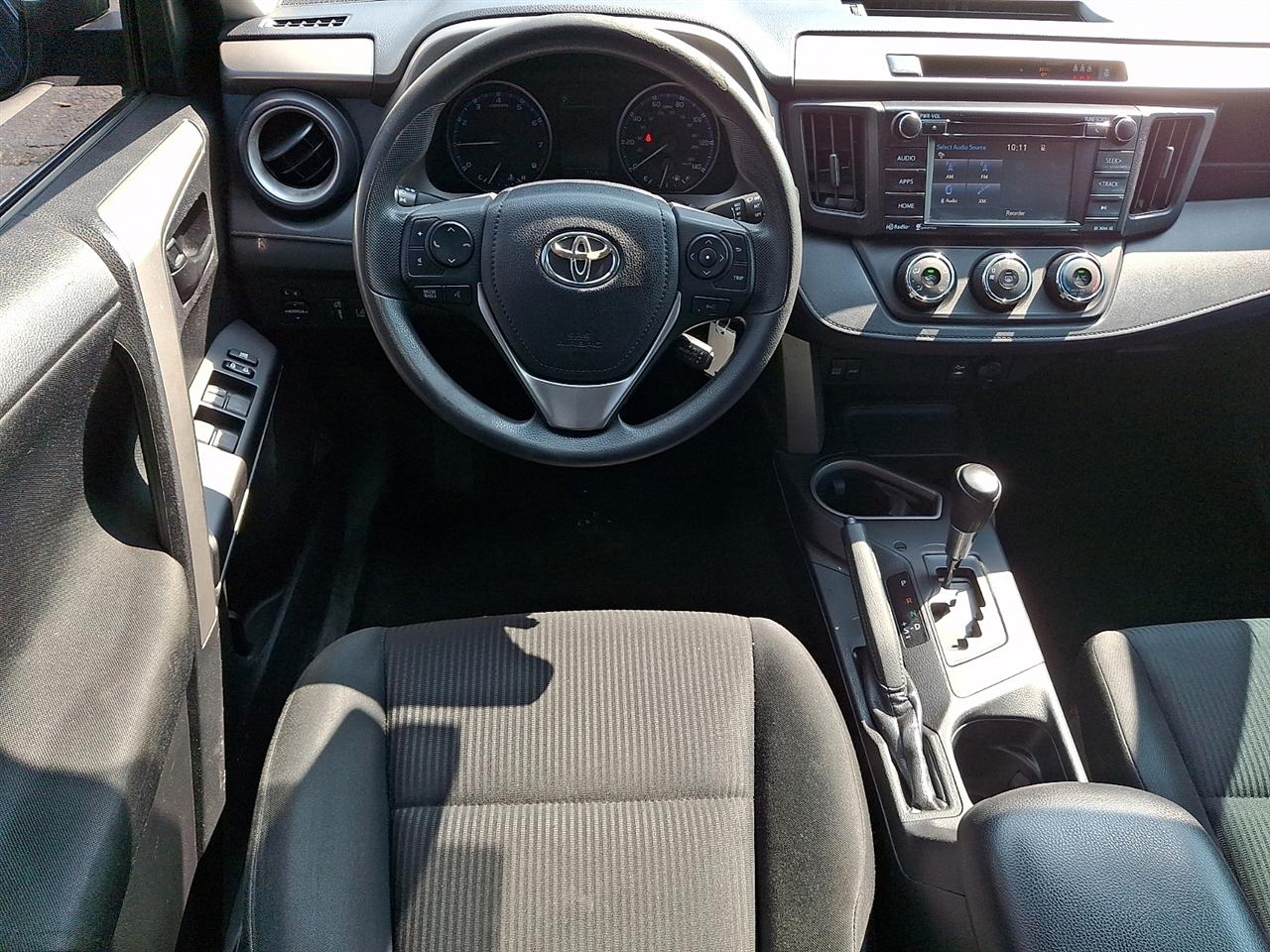 Toyota RAV4 LE FWD (Natl) 2017