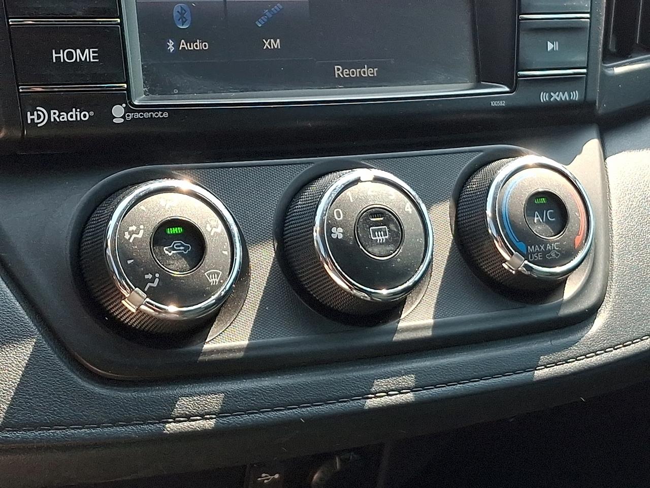Toyota RAV4 LE FWD (Natl) 2017