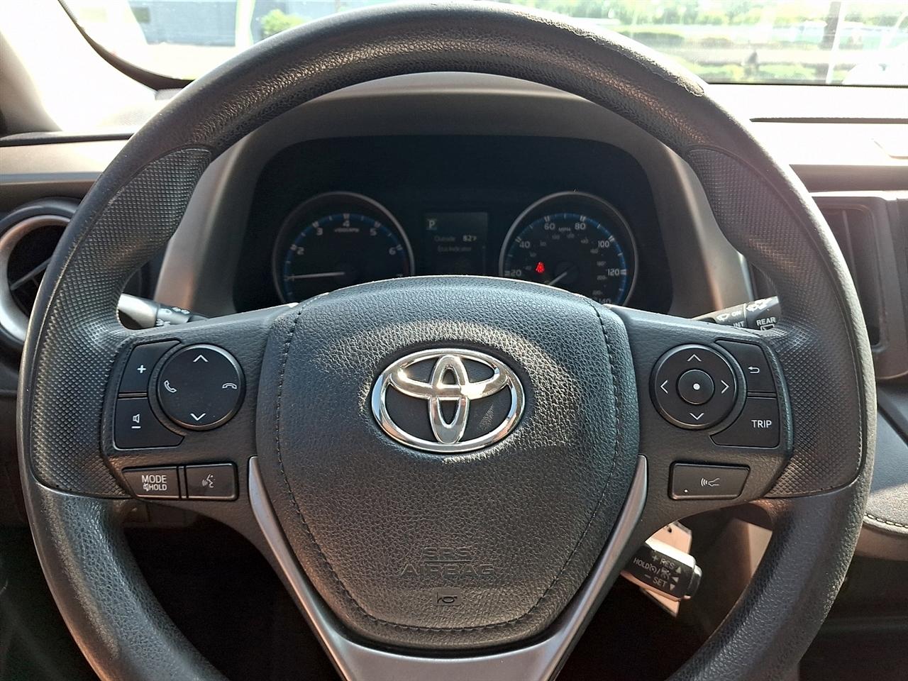 Toyota RAV4 LE FWD (Natl) 2017