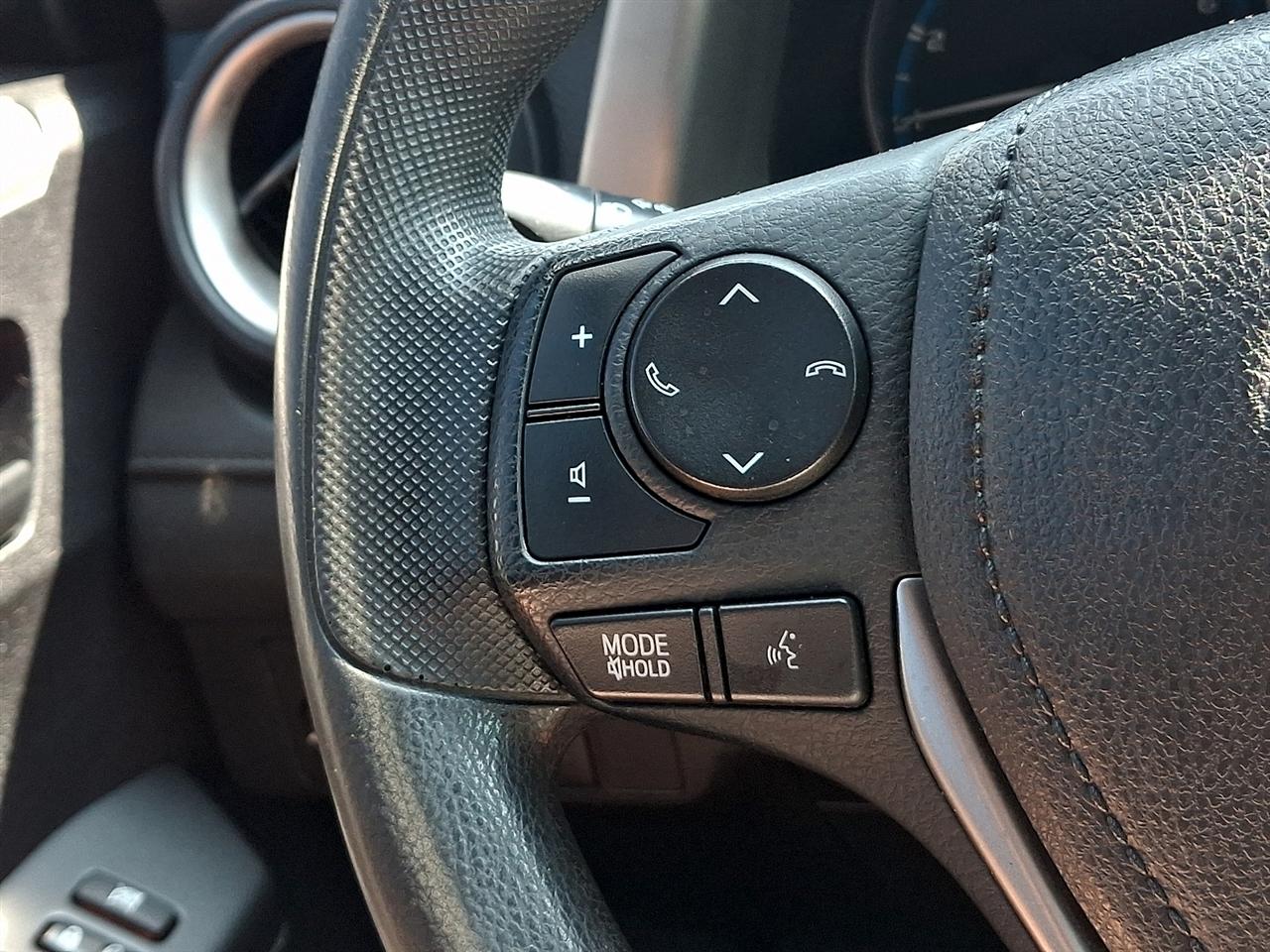 Toyota RAV4 LE FWD (Natl) 2017
