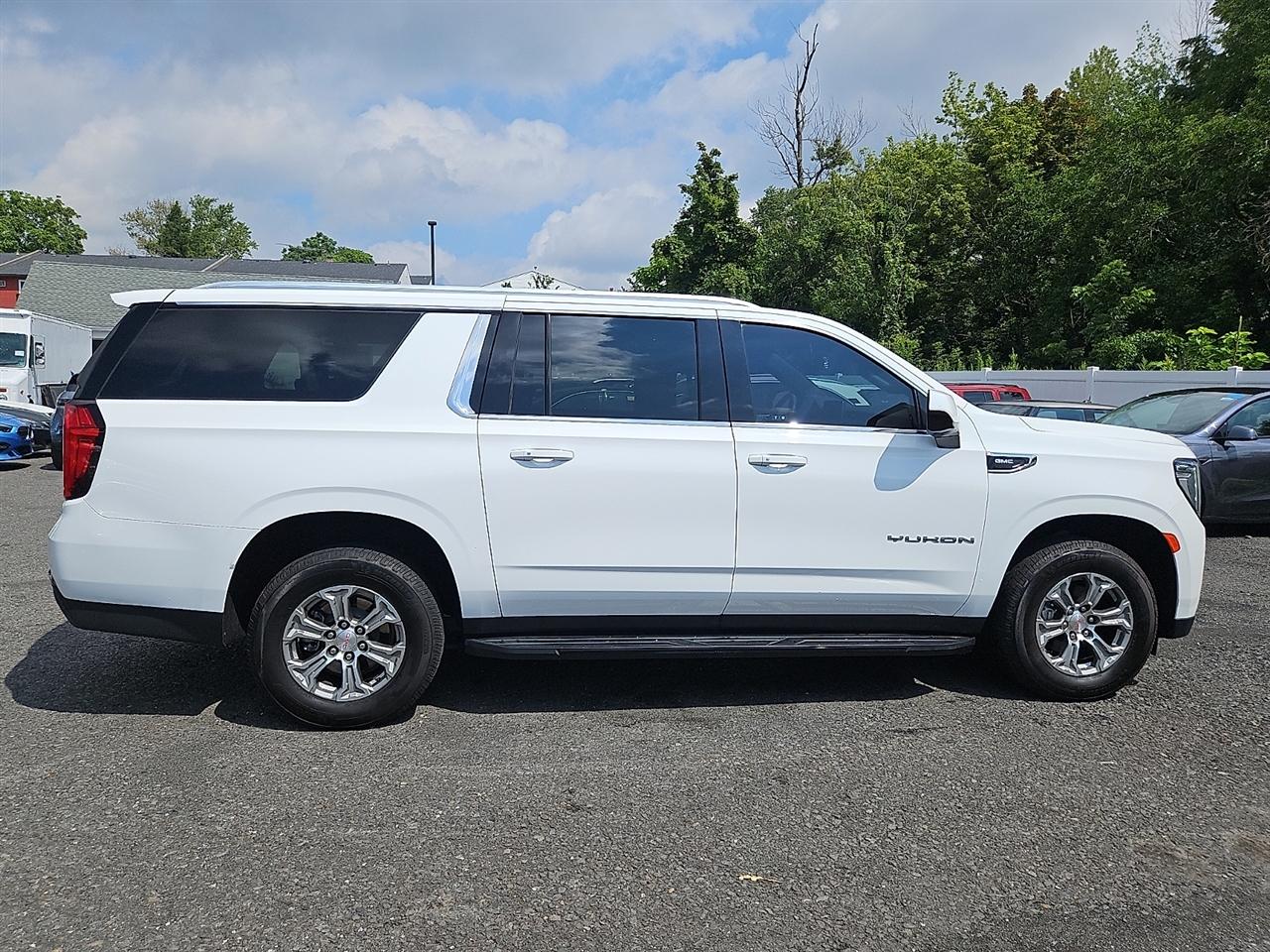 GMC Yukon XL 4WD 4dr SLE 2024