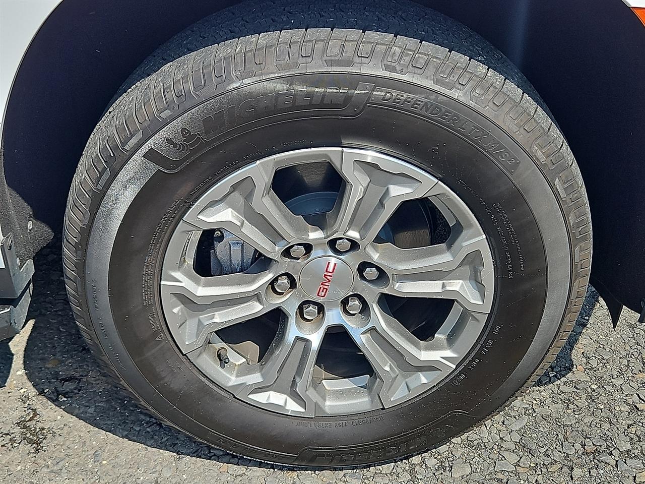 GMC Yukon XL 4WD 4dr SLE 2024