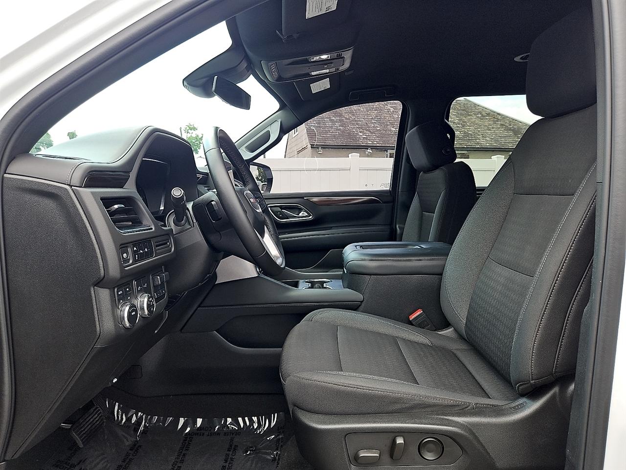 GMC Yukon XL 4WD 4dr SLE 2024
