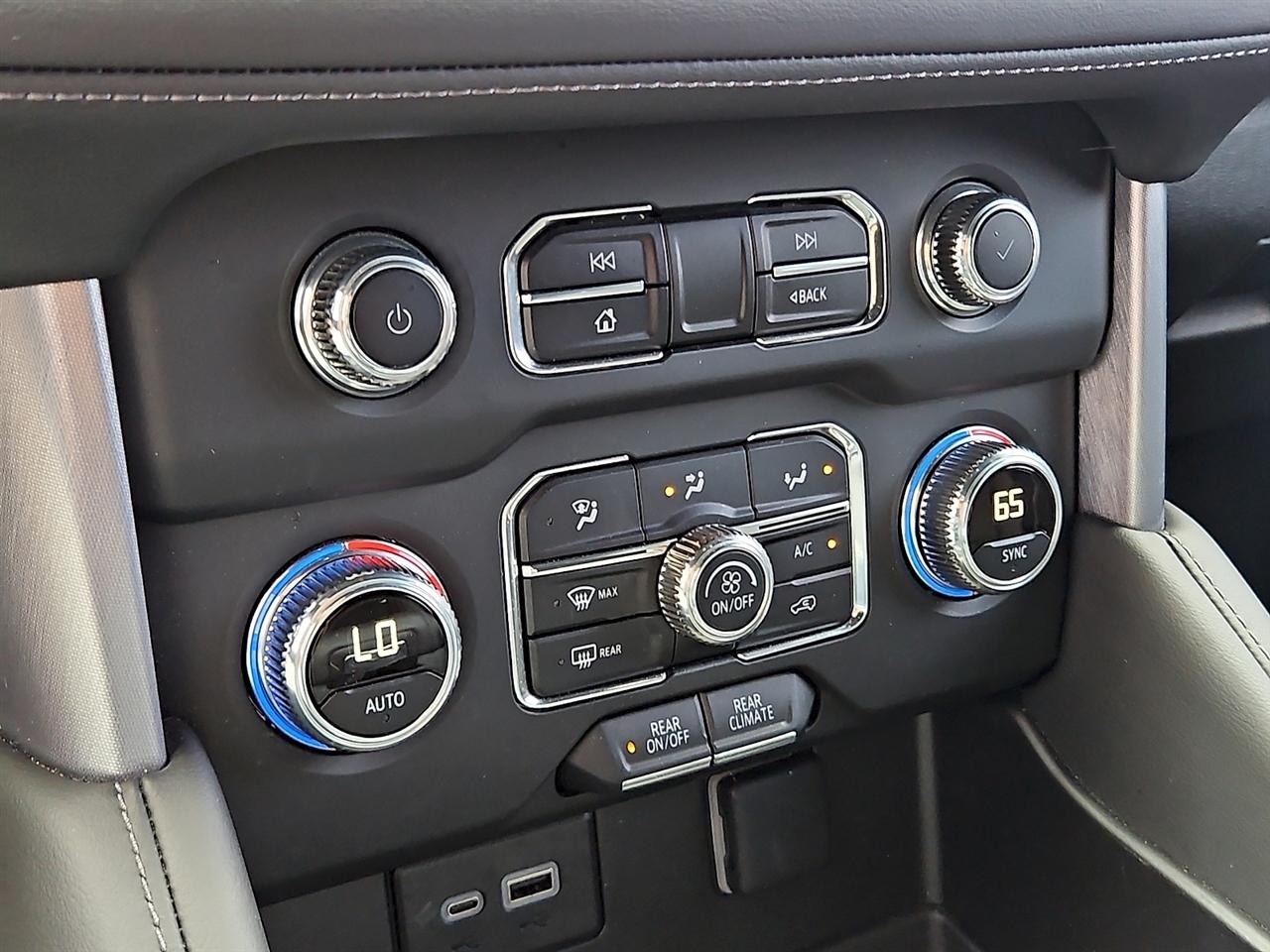 GMC Yukon XL 4WD 4dr SLE 2024