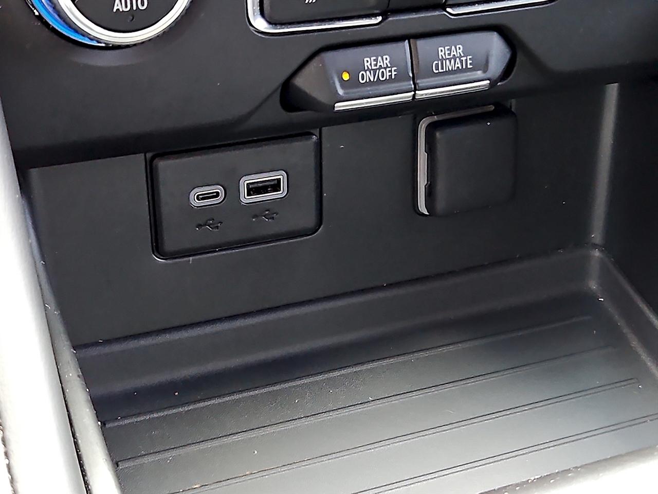 GMC Yukon XL 4WD 4dr SLE 2024