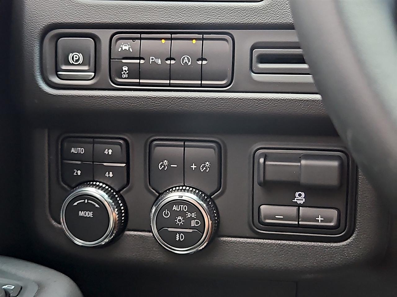 GMC Yukon XL 4WD 4dr SLE 2024