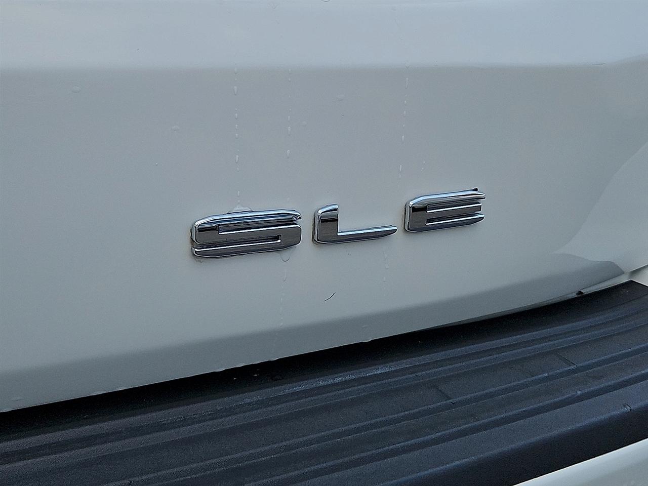 GMC Yukon XL 4WD 4dr SLE 2024