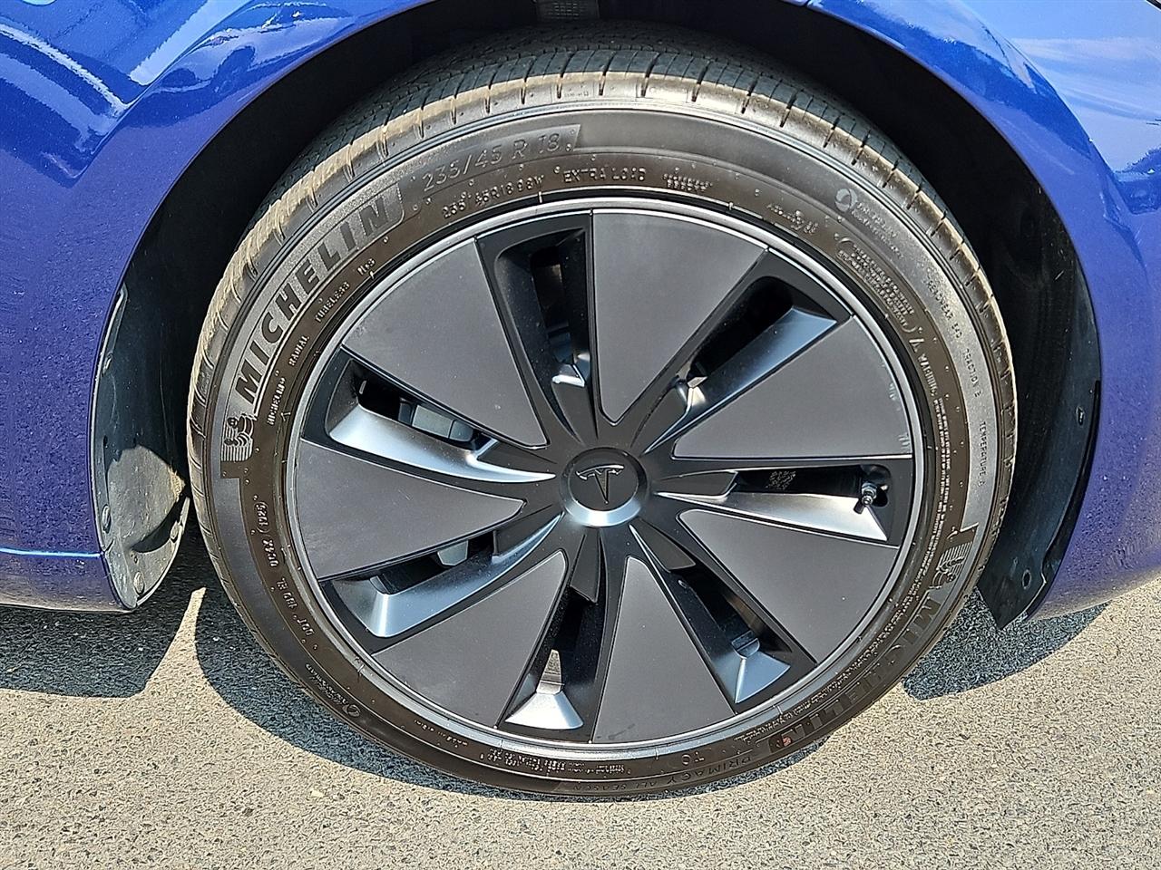 Tesla Model 3  2025