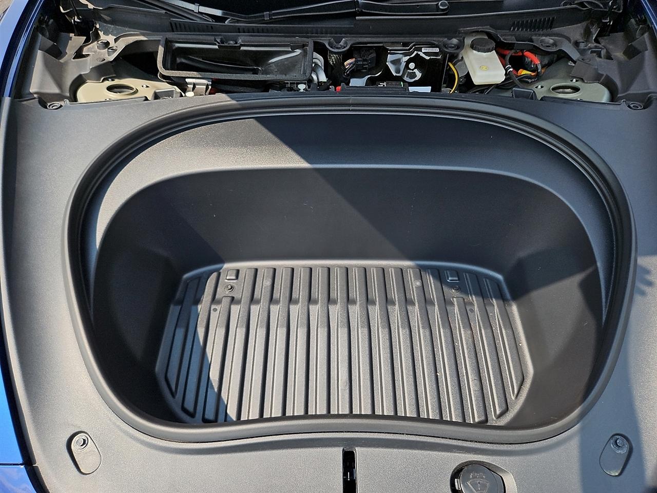 Tesla Model 3  2025