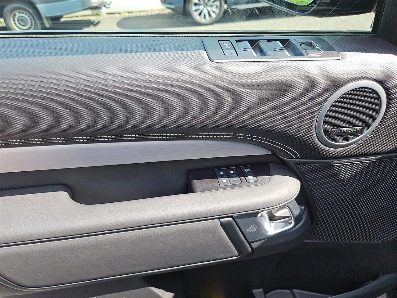 Land Rover Discovery P300 S R-Dynamic 2023