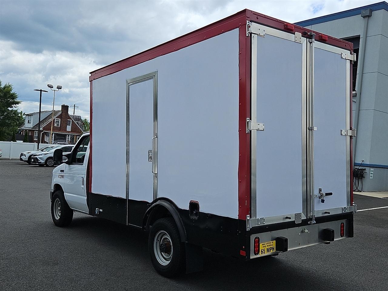 Ford E-Series Cutaway E-350 SRW 138" WB 2023