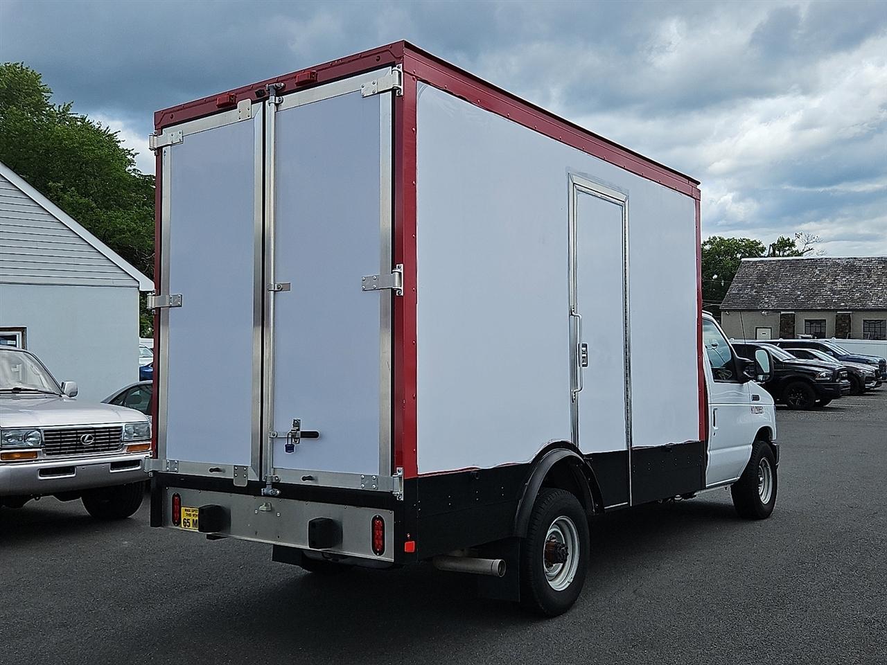 Ford E-Series Cutaway E-350 SRW 138" WB 2023