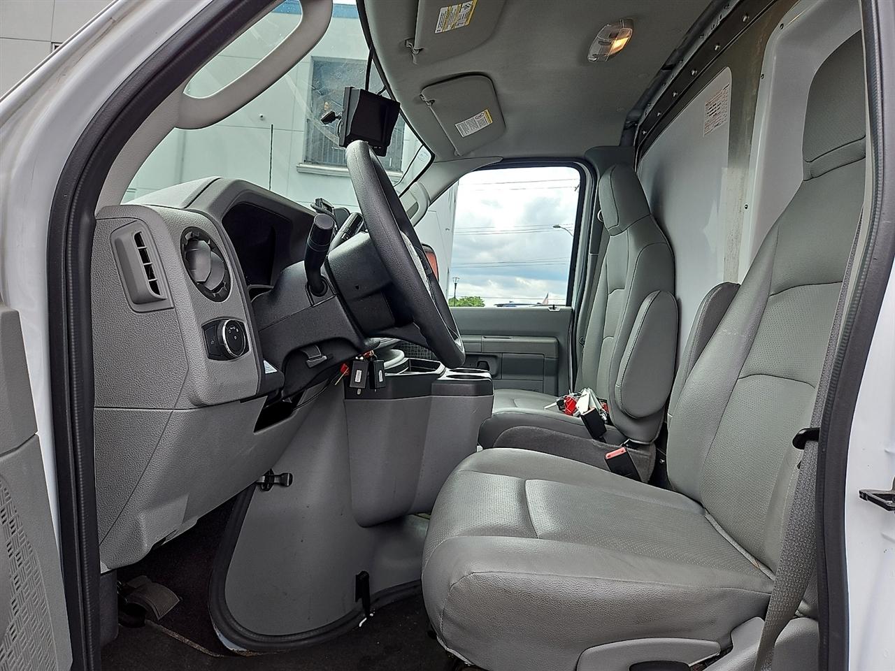 Ford E-Series Cutaway E-350 SRW 138" WB 2023