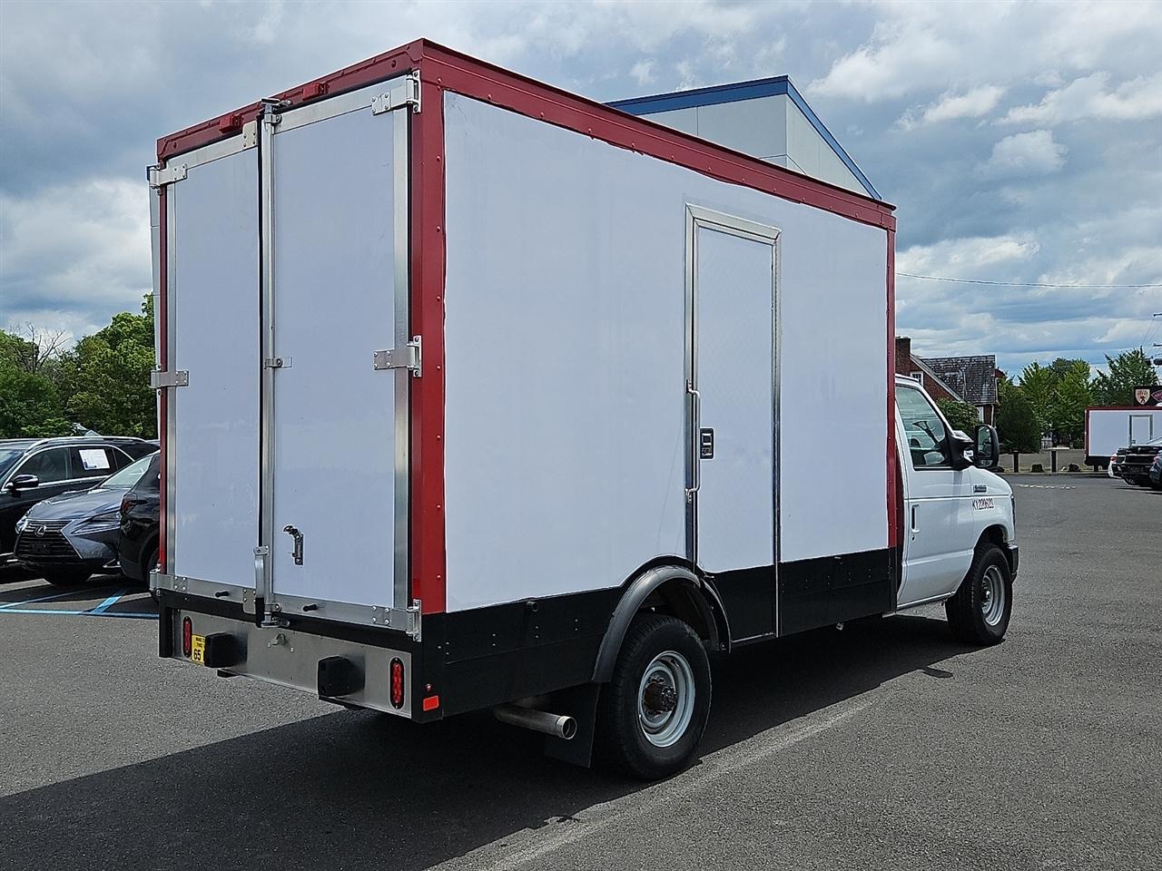Ford E-Series Cutaway E-350 SRW 138" WB 2023