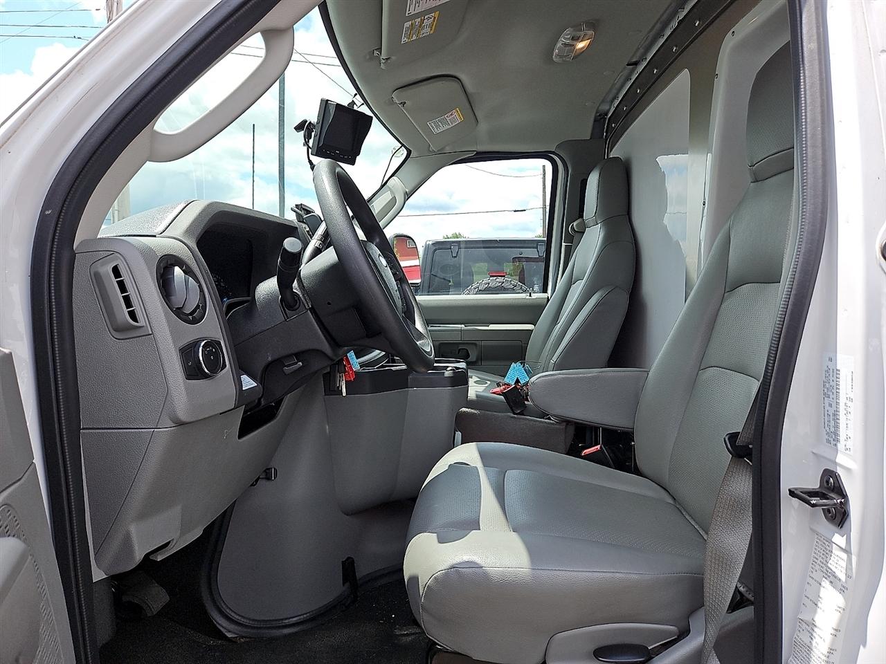 Ford E-Series Cutaway E-350 SRW 138" WB 2023