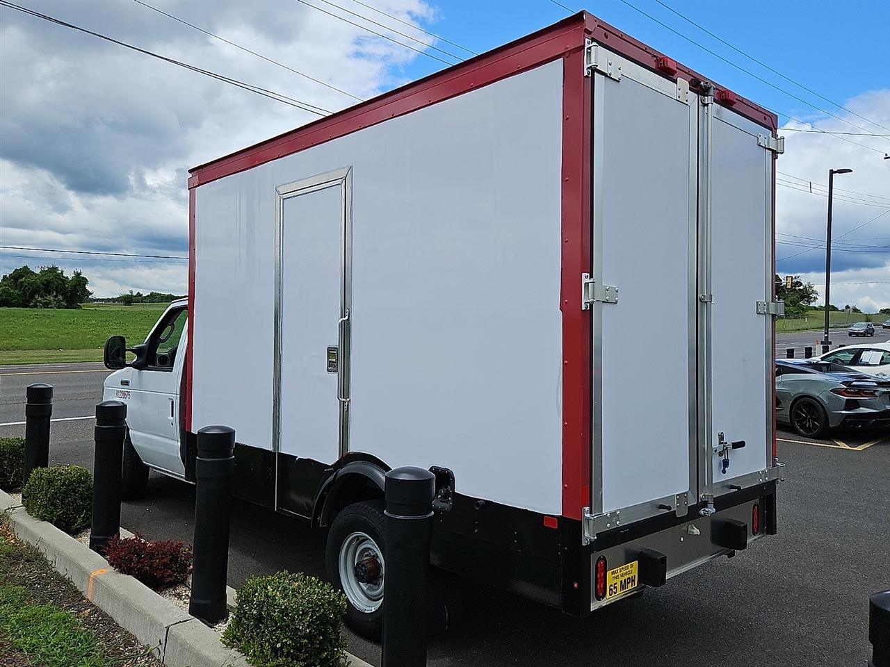 Ford E-Series Cutaway E-350 SRW 138" WB 2023