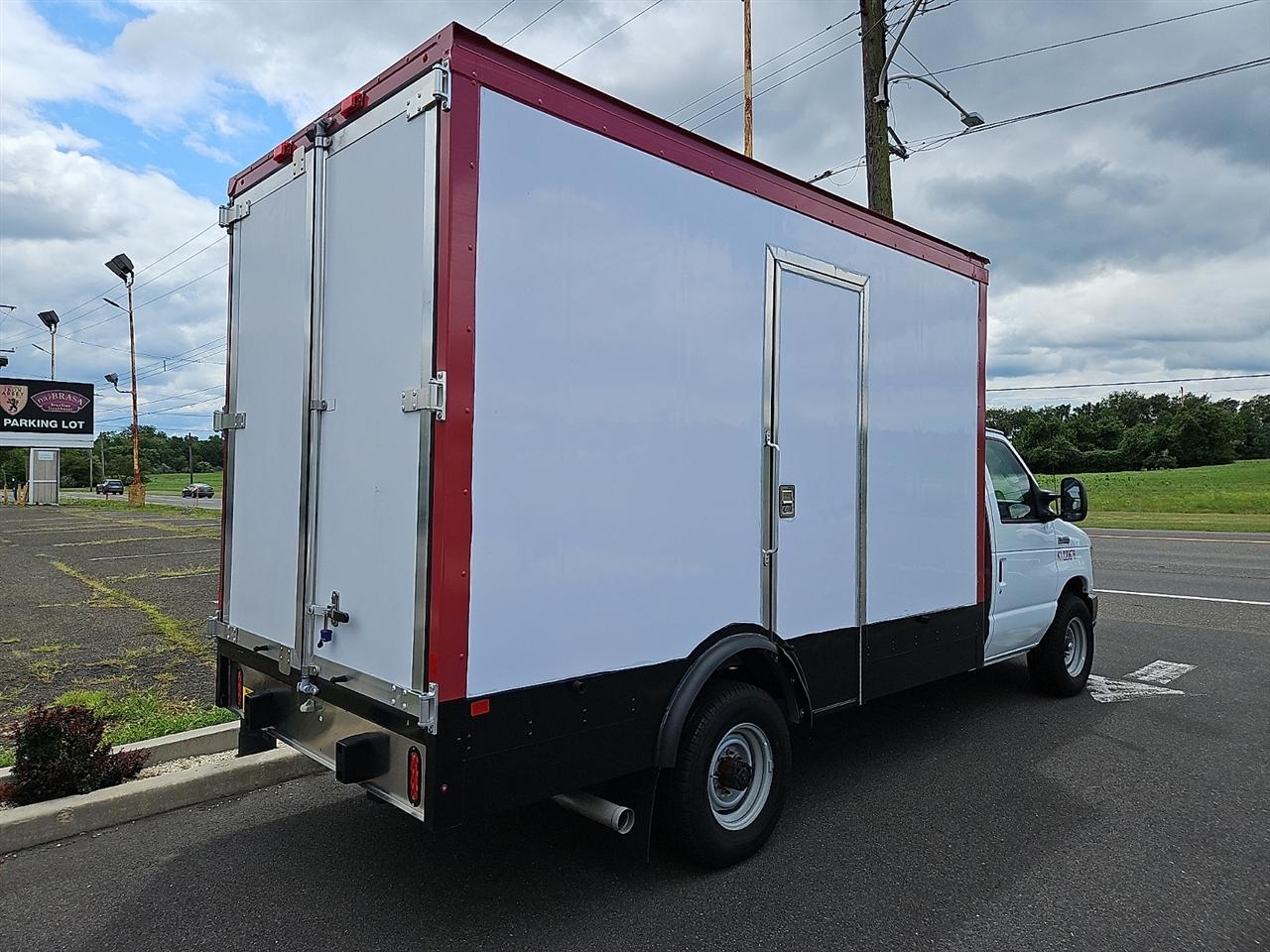 Ford E-Series Cutaway E-350 SRW 138" WB 2023