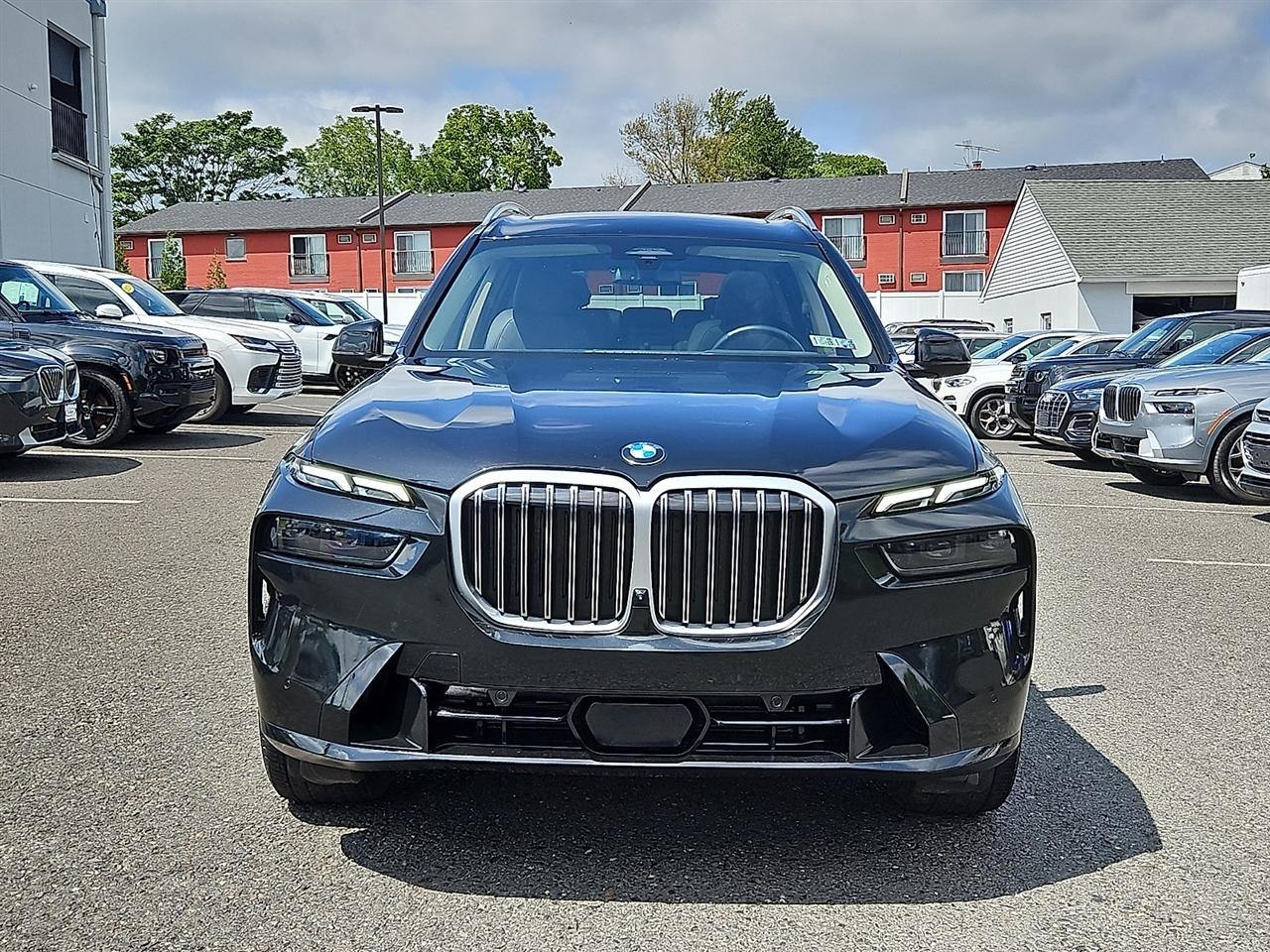 BMW X7 xDrive40i Sports Activity Vehicle 2025