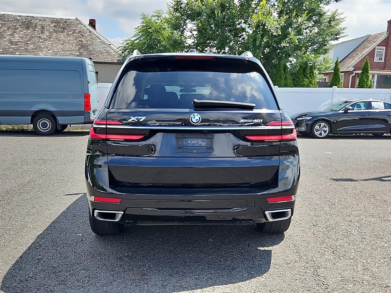 BMW X7 xDrive40i Sports Activity Vehicle 2025