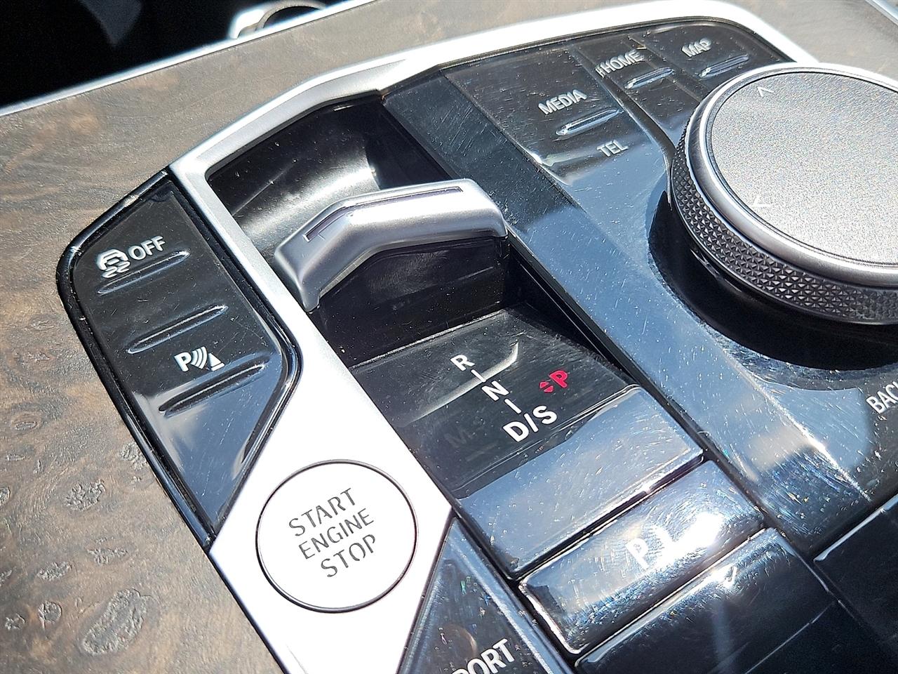 BMW X7 xDrive40i Sports Activity Vehicle 2025