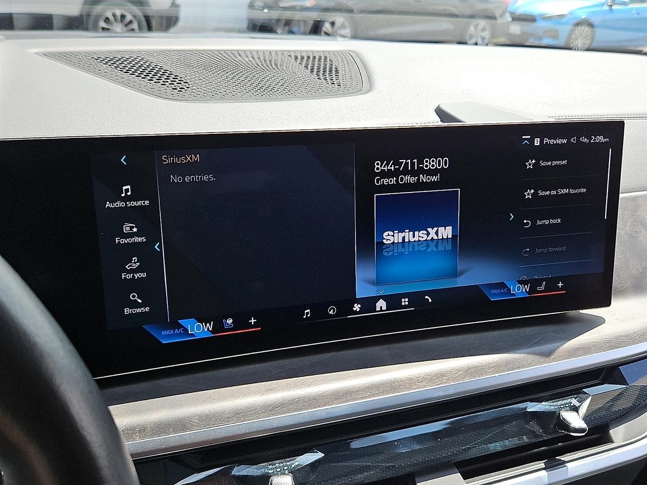 BMW X7 xDrive40i Sports Activity Vehicle 2025