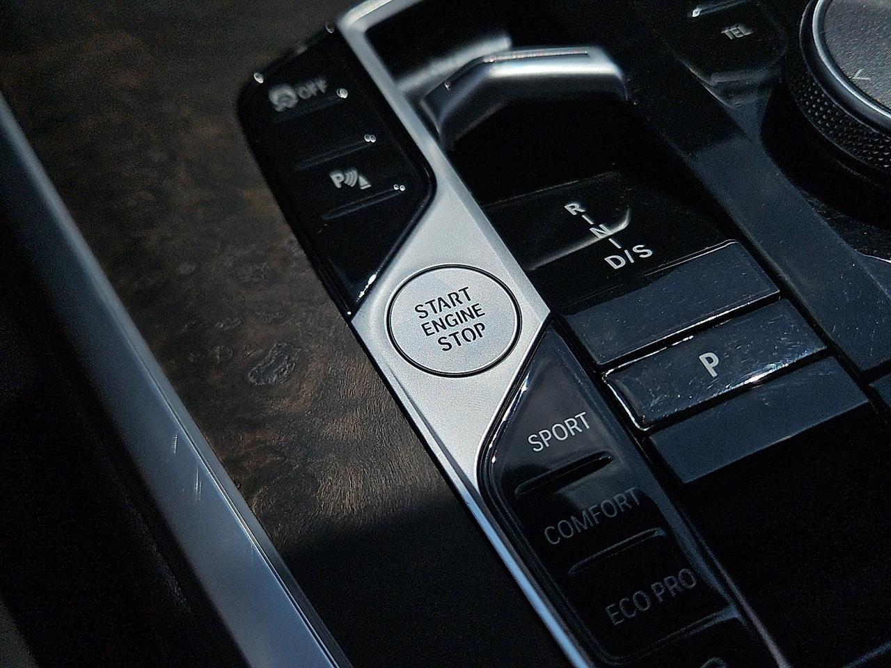 BMW X7 xDrive40i Sports Activity Vehicle 2025