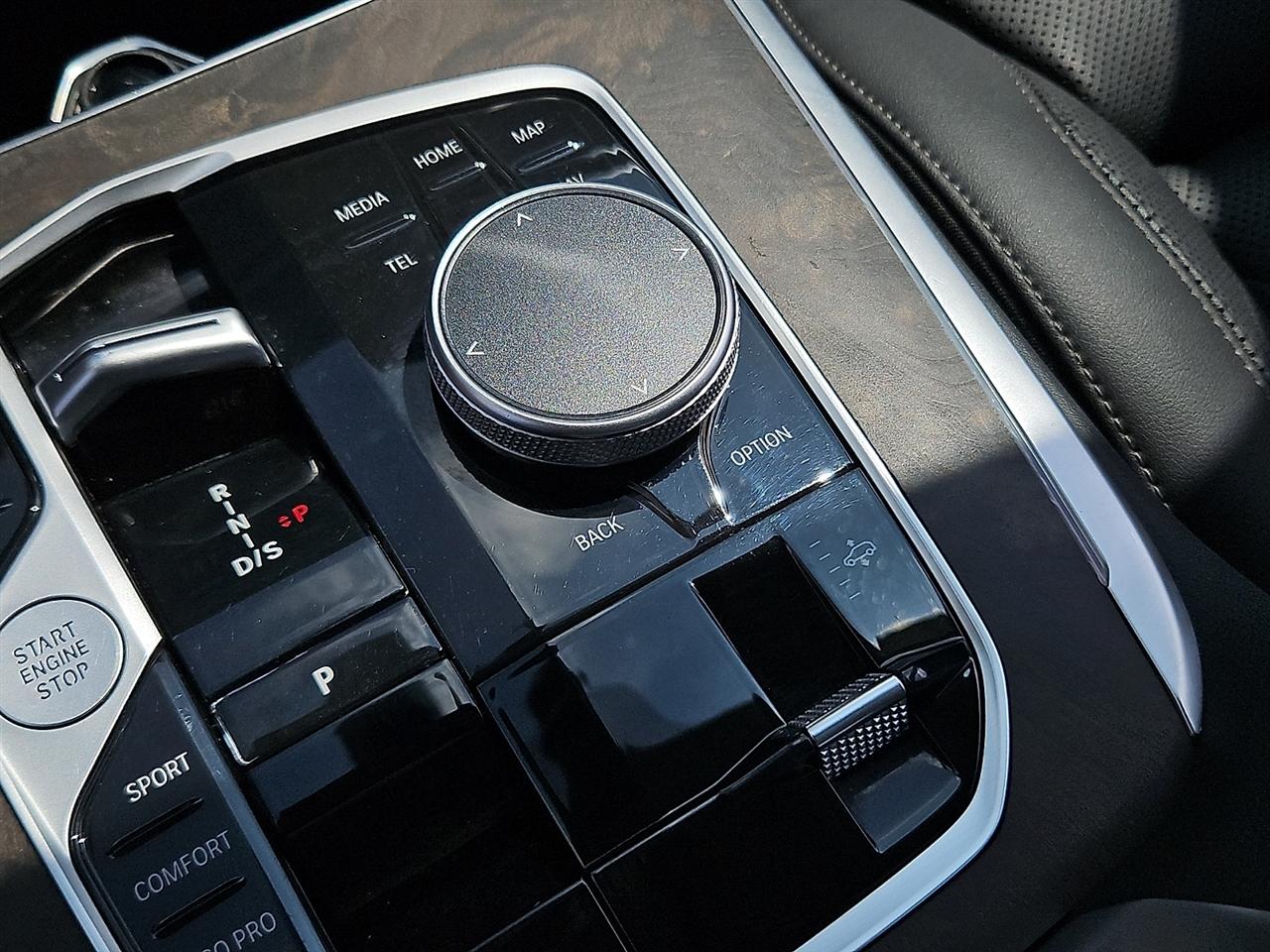 BMW X7 xDrive40i Sports Activity Vehicle 2025