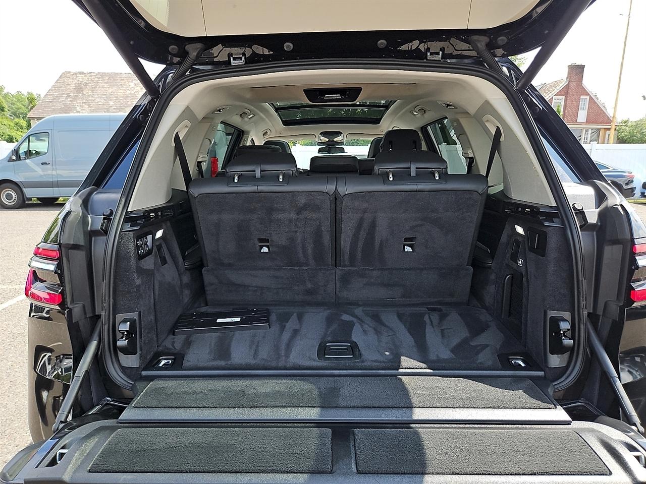 BMW X7 xDrive40i Sports Activity Vehicle 2025