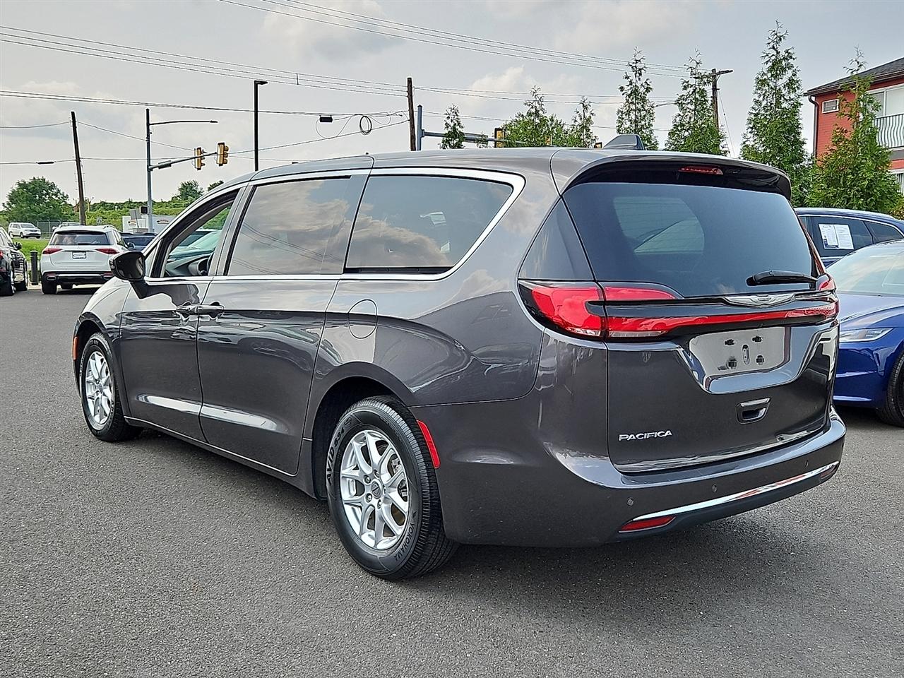Chrysler Pacifica Touring L FWD 2023