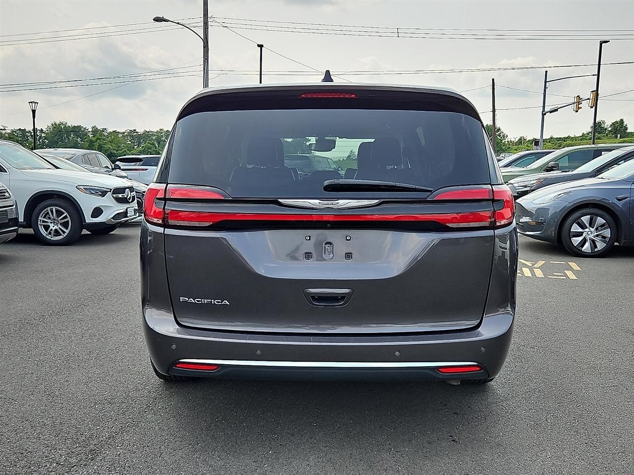 Chrysler Pacifica Touring L FWD 2023