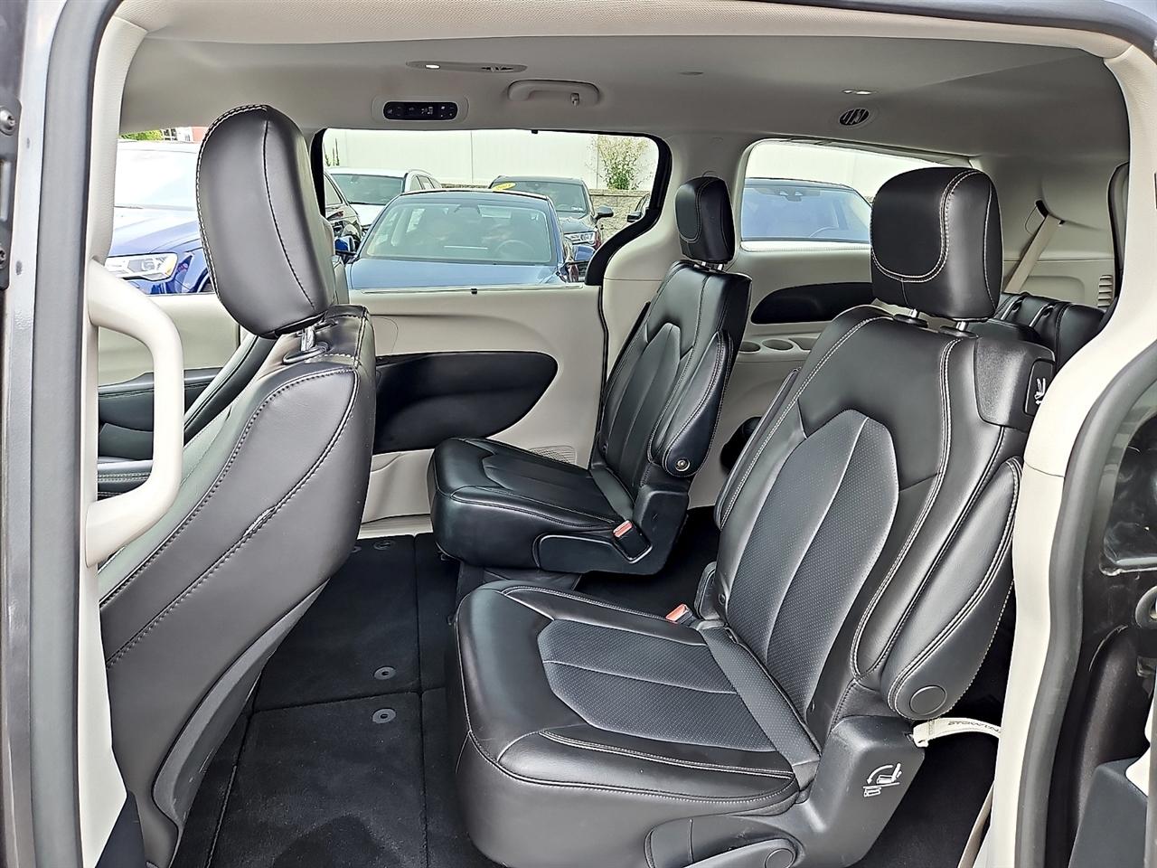 Chrysler Pacifica Touring L FWD 2023