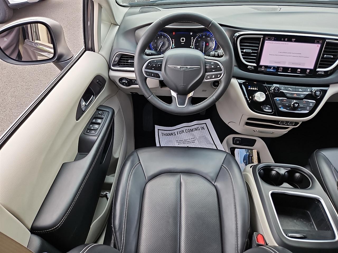 Chrysler Pacifica Touring L FWD 2023