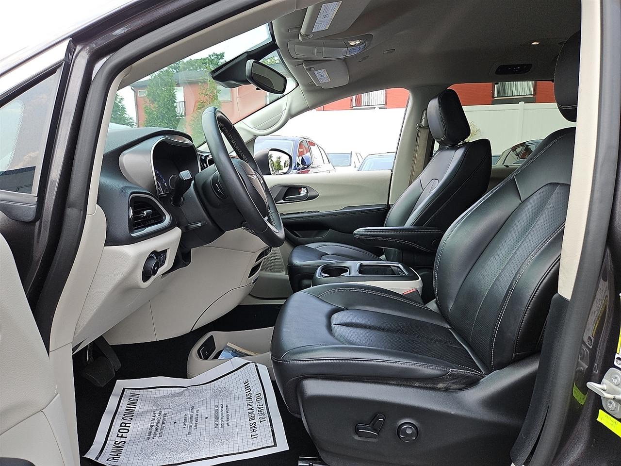 Chrysler Pacifica Touring L FWD 2023