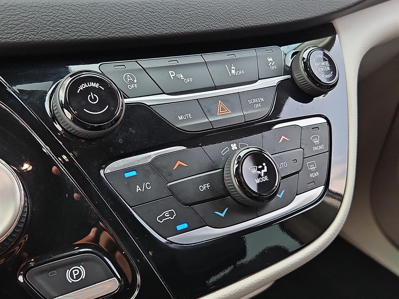 Chrysler Pacifica Touring L FWD 2023