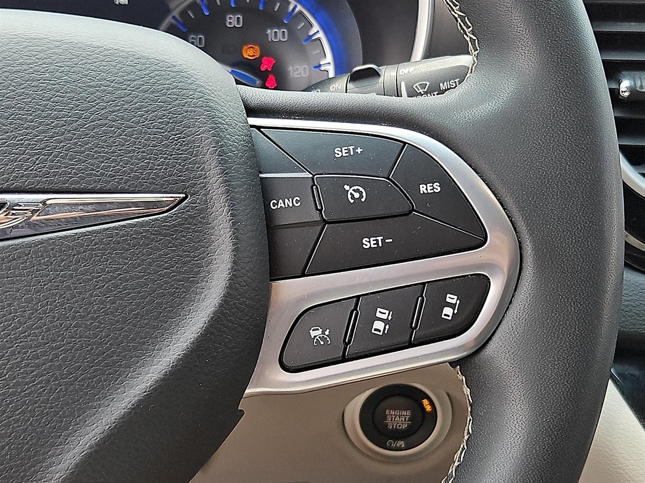 Chrysler Pacifica Touring L FWD 2023