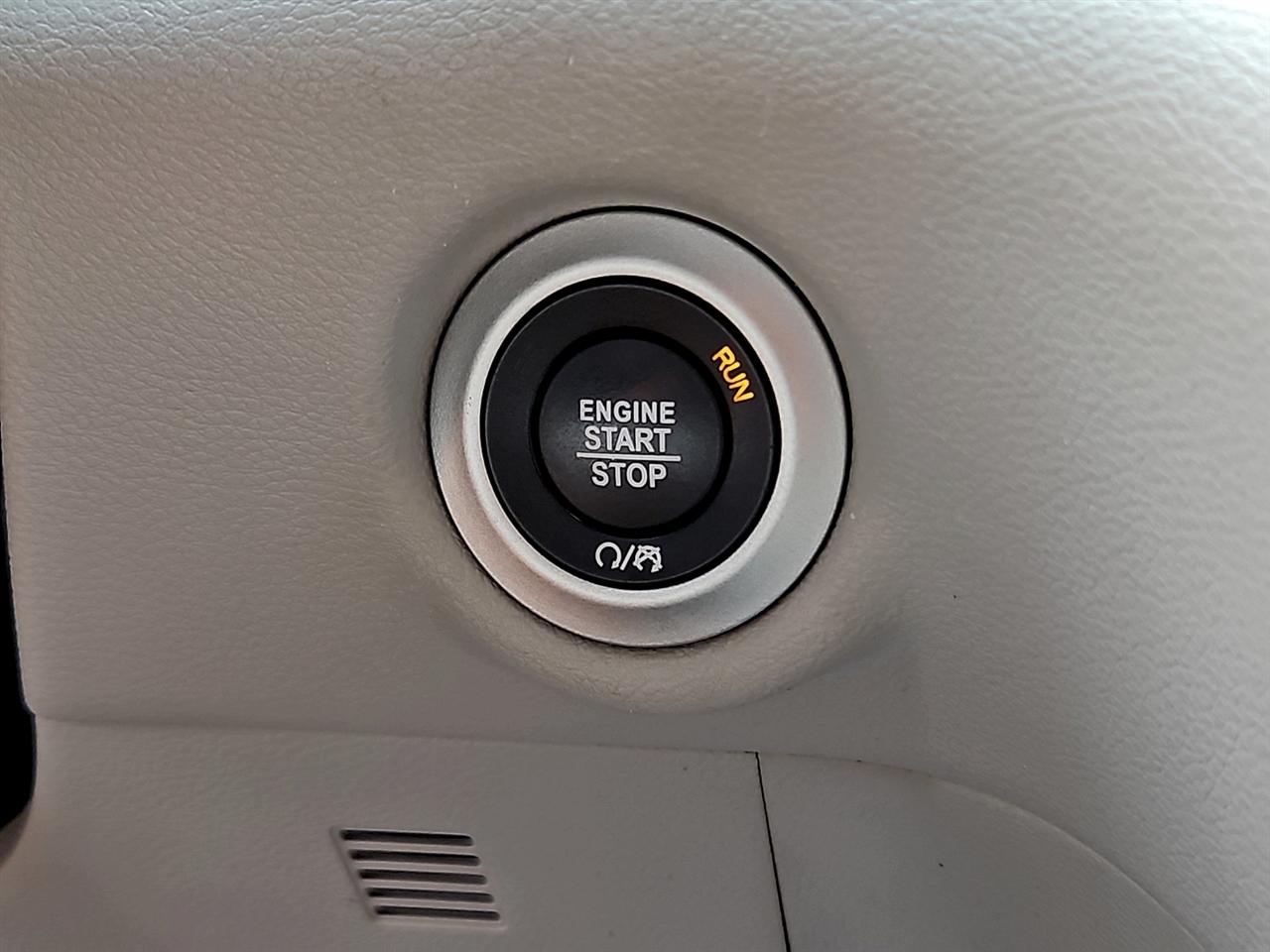 Chrysler Pacifica Touring L FWD 2023