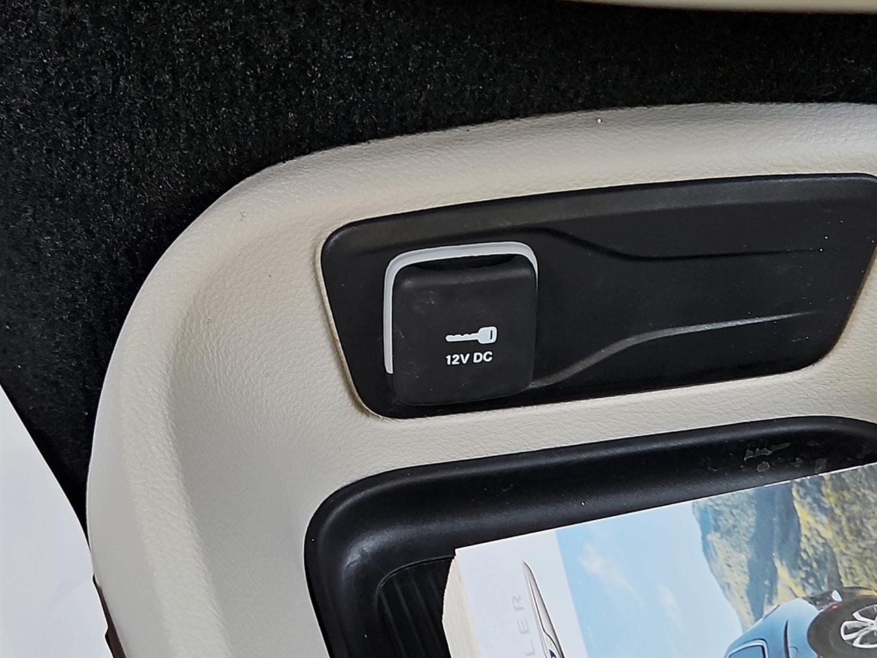 Chrysler Pacifica Touring L FWD 2023