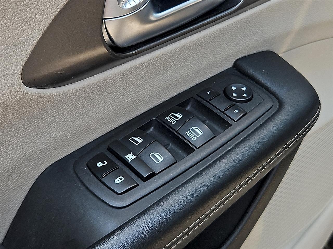 Chrysler Pacifica Touring L FWD 2023