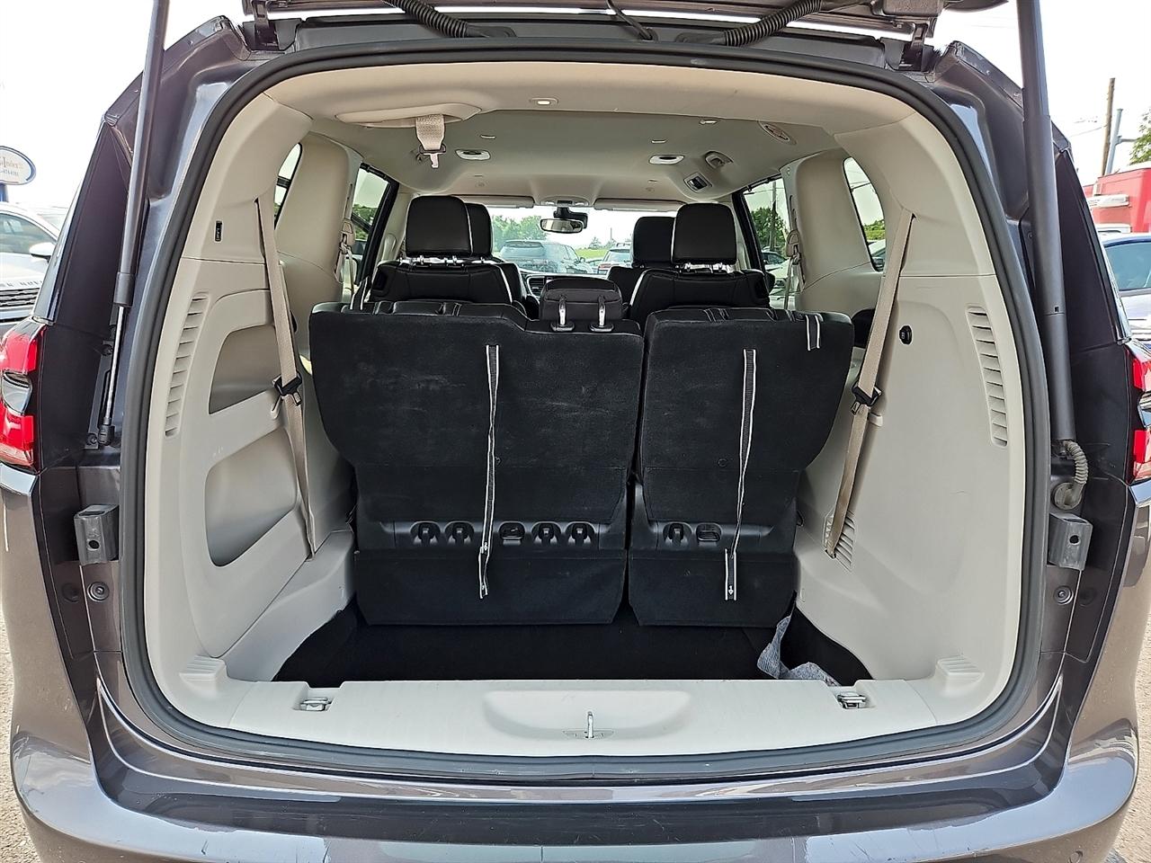 Chrysler Pacifica Touring L FWD 2023